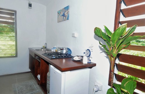 Epule House | Little Tropical Oasis Bungalow