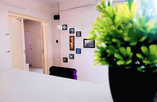 Kolkata Hotel | Little While global-Micro hotel- Backpacker friendly- near metro