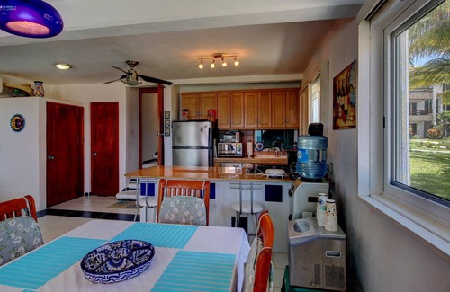 Puerto Morelos Villa | Little White House is a stand alone house located within the Casita Blanca condo complex.