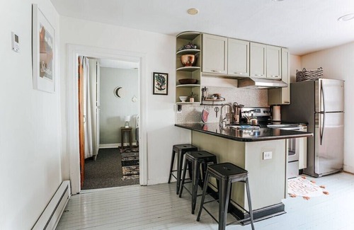 Staunton House | Little Yellow House: Walk to Downtown Staunton