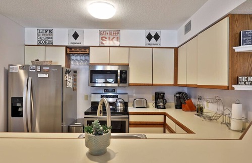 Ludlow Apartment | Littlefield, Okemo Mtn Lodge A302