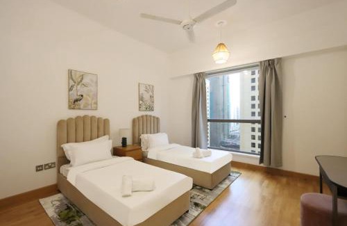 Dubai Marina Apartment | Livbnb - Spacious 3B with Tranquil Community View