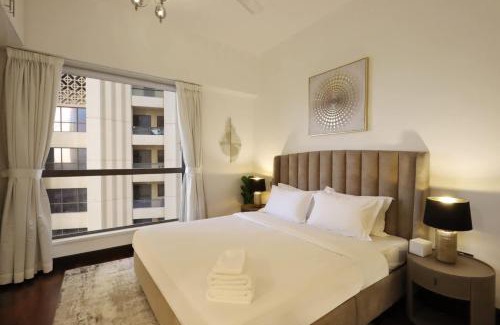 Dubai Marina Apartment | Livbnb - Spacious 3B with Tranquil Community View
