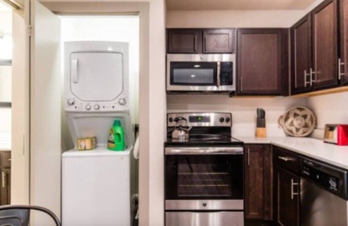 Oak Lawn Apartment | Live Easy at Reagan 203
