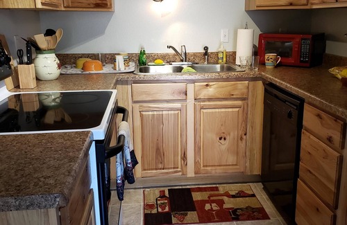Southeast Bend Condo | Live in Bend with your pet