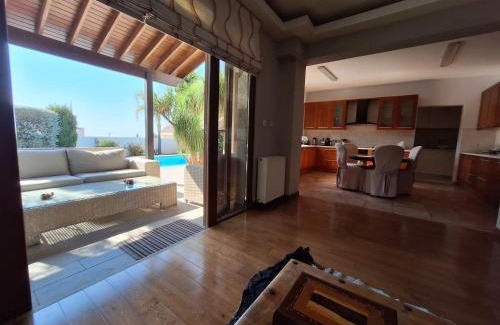 Agios Athanasios House | Live in landlord guest house panthea