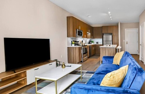 Fairfax Apartment | Live in the Heart of Fairfax - Free parking