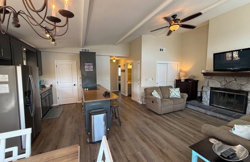 Copperopolis House | Live-L❤️ve- LAKE TULLOCH Waterfront Condo! Swim, fish, paddleboard & kayak! 😃FUN