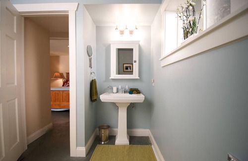 Loyal Heights House | Live Like a Local in Seattle Ballard Near Saltwater Beach and attractions