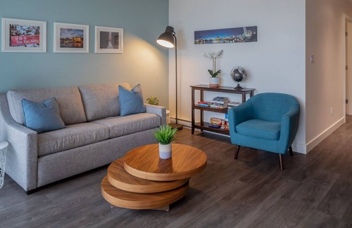Downtown Victoria Condo | Live Like a Local, Sleek Downtown Condo & Walk Everywhere
