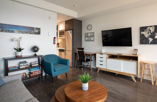 Downtown Victoria Condo | Live Like a Local, Sleek Downtown Condo & Walk Everywhere