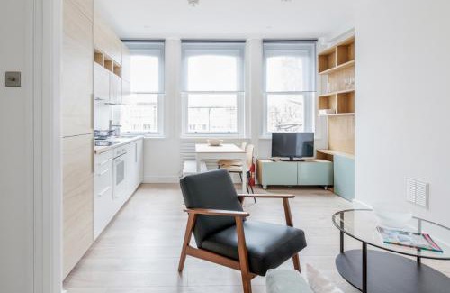 Riverside Apartment | Live like a Londoner by TOWER BRIDGE