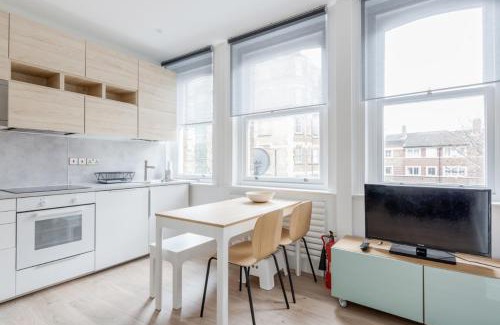 Riverside Apartment | Live like a Londoner by TOWER BRIDGE