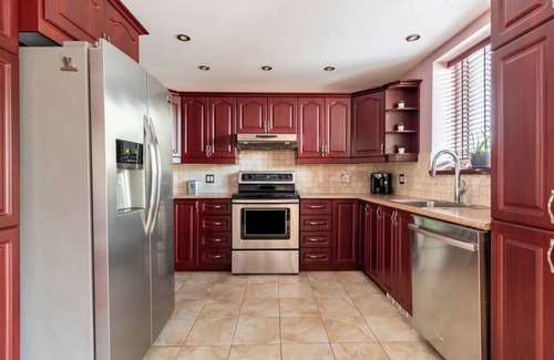 Hochelaga-Maisonneuve Apartment | Live like a Montrealer in this 3-bedroom home!
