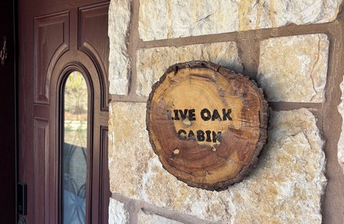 Lampasas Cabin | Live Oak Cabin - a charming 2-bedroom cabin at a ranch in Lampasas, Texas