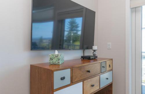 Cordova Bay Apartment | Live The Dream In The Haro