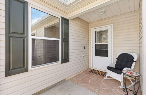 Duval Cottage | Live the Villages Life – 2BR, Golf Cart, Fenced Yard for Furry Friends
