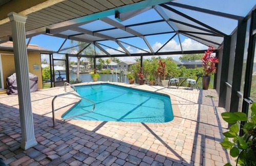 Apollo Beach House | Live the Waterfront Dream: Pool, Dock, Kayaks & Paddleboards Await!