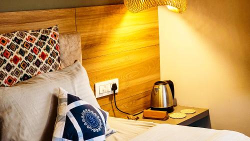 Kasiyalekh House | LiveAway Mukteshwar, Nainital by PACK