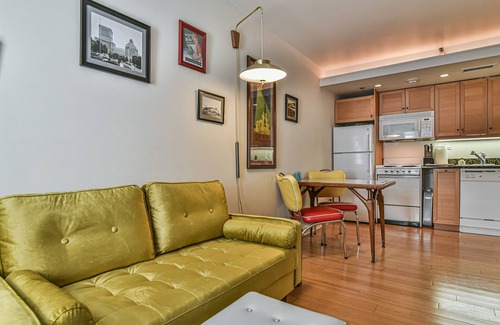 Downtown Asheville Apartment | #LiveLikeALocal Downtown Asheville Hidden Gem Condo for 2+FREE On-Site Parking