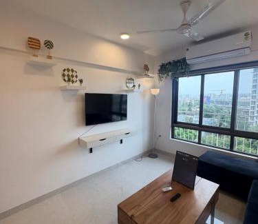 Santacruz Apartment | Lively 2BHK Apartment