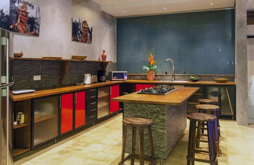 Batubelig Villa | LIVELY! 3BR Villa - 4Min Walk To Seminyak Beach! W/Private Swimming Pool!