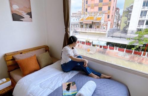 Talat Yot Apartment | Lively and cozy canal house ,Entire house