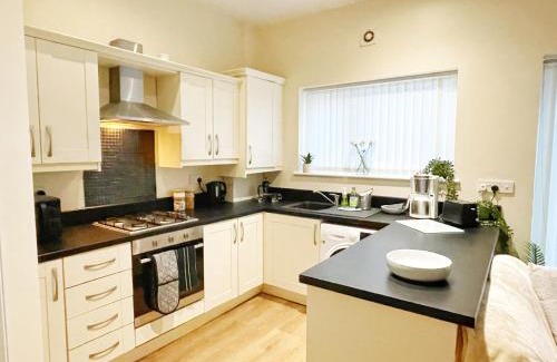Liverpool House | Liverpool Townhouse - 5 bedroom, great transport links