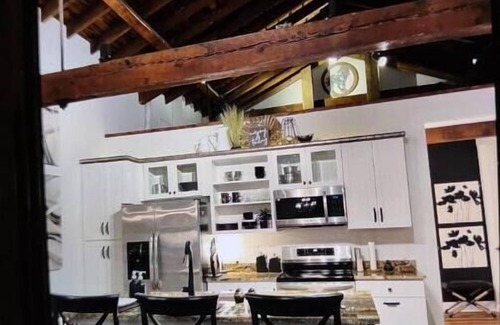 Madison Apartment | Livery Loft: our other BEST downtown location! Award winning! Come see why.