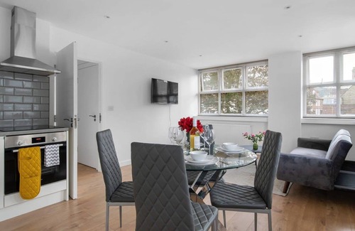 Aylesbury Apartment | Livestay Modern Two Bed Apartment in Aylesbury4