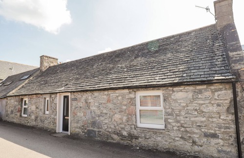 Tomintoul Cottage | LIVET COTTAGE, pet friendly, with open fire in Tomintoul