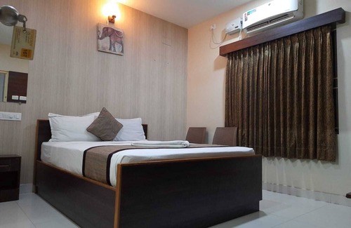 Salem Hotel | LIVGRAND HOTEL SRI DHEVI Salem