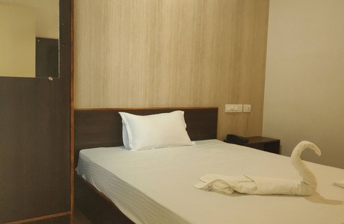 Salem Hotel | LIVGRAND HOTEL SRI DHEVI Salem