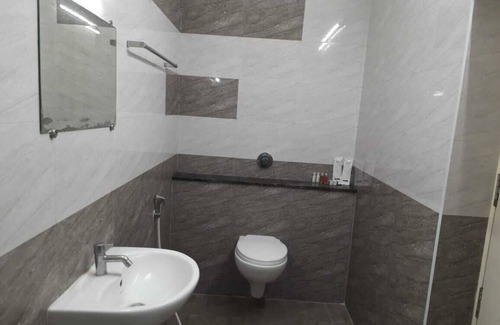Salem Hotel | LIVGRAND HOTEL SRI DHEVI Salem