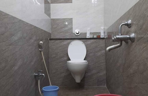 Salem Hotel | LIVGRAND HOTEL SRI DHEVI Salem