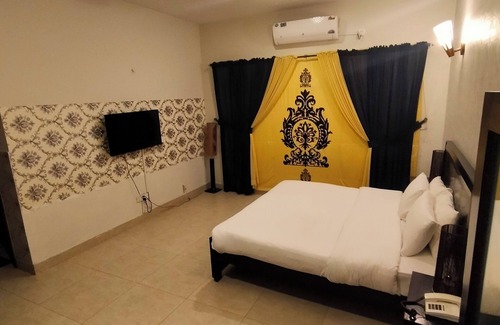 F-8 Sector House | Livin Hub Guest House
