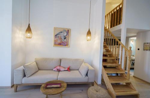 Hydra Apartment | LIVIN Hydra Duplex Suite