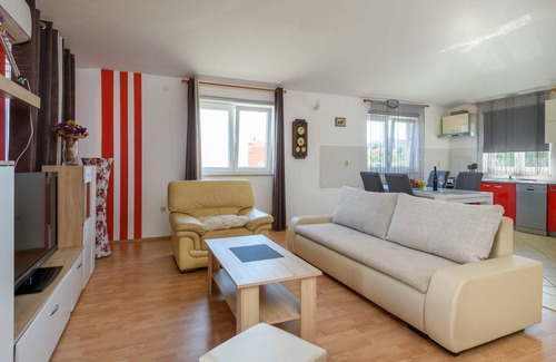 Liznjan Apartment | Livin Large in Liznjan, Sea view, near Medulin - Apt. 2
