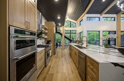 Broken Bow Cabin | "Livin' the High Life"-Ultra Lux Cabin w/Custom Playscape-Sleeps 20