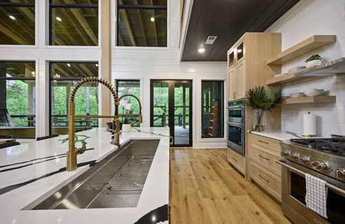 Broken Bow Cabin | "Livin' the High Life"-Ultra Lux Cabin w/Custom Playscape-Sleeps 20