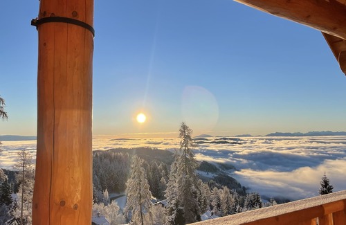 Albeck Ski Chalet | Living above the clouds in a log cabin