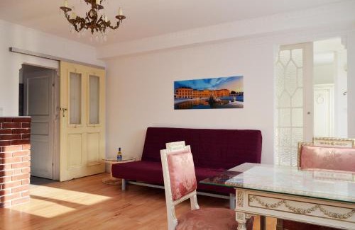 Donaustadt Apartment | Living like Sisi