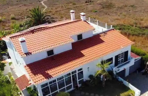 Bocanegra Sector 4 House | Living Lodge Portugal - Private Shower w/Pool View