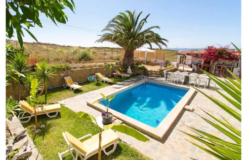 Bocanegra Sector 4 House | Living Lodge Portugal - Private Shower w/Pool View