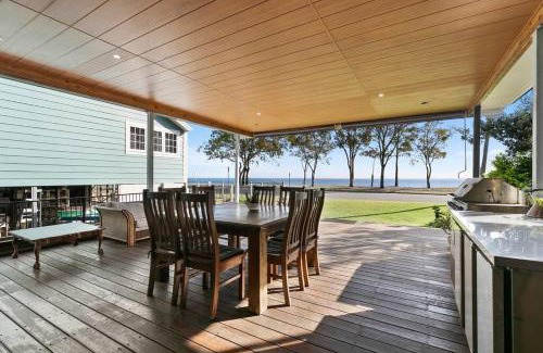 Bongaree House | LIVING ON THE DECK!