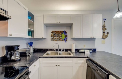 Gulf Shores Condo | "Living the Dream" 2 Bedroom Ocean View Cozy Condo