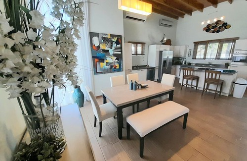 Opal Villa | LIVING the dream! Elegant and tasteful villa - Our TOPAZ PEARL!