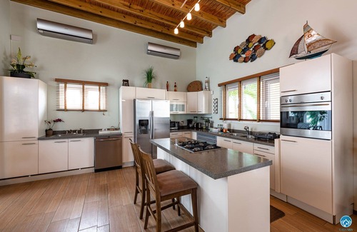 Opal Villa | LIVING the dream! Elegant and tasteful villa - Our TOPAZ PEARL!