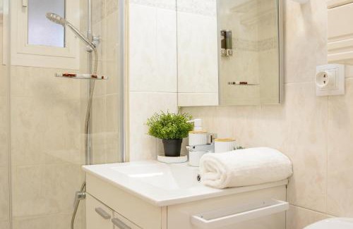 Las Campas y San Claudio Apartment | Living Urban 10