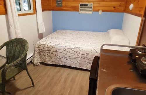 Kincardine House | Living Waters Guest Cottage Motel, Kincardine Guest Resort